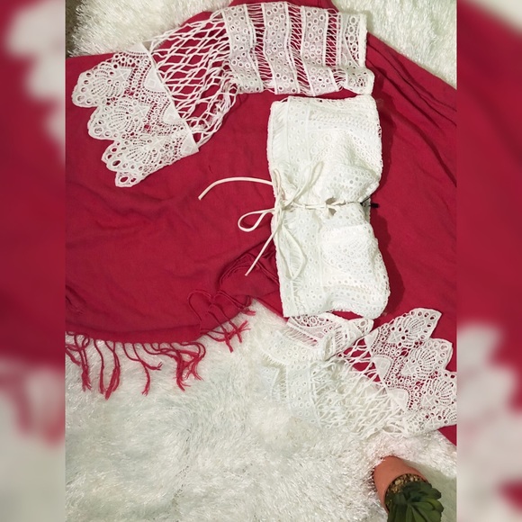 Lace Bell Sleeve Crop Top - Picture 4 of 8